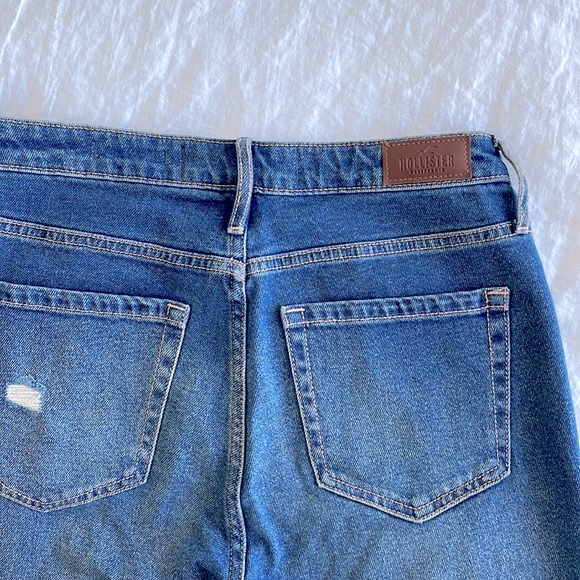 Hollister High-Rise Distressed Mom Jean Vintage Stretch // Sz 7R - Picture 4 of 4